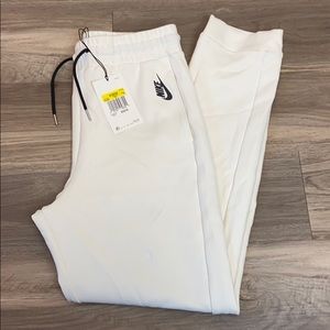 Nike 824084 Women's NikeLab Essentials Taperered